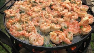 SHRIMP WITH BUTTER, GARLIC, CILANTRO AND TEQUILA