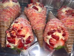 STRAWBERRY CRUNCH CHEESECAKE CONES