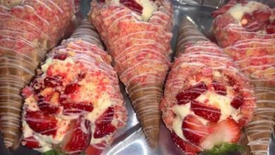 STRAWBERRY CRUNCH CHEESECAKE CONES