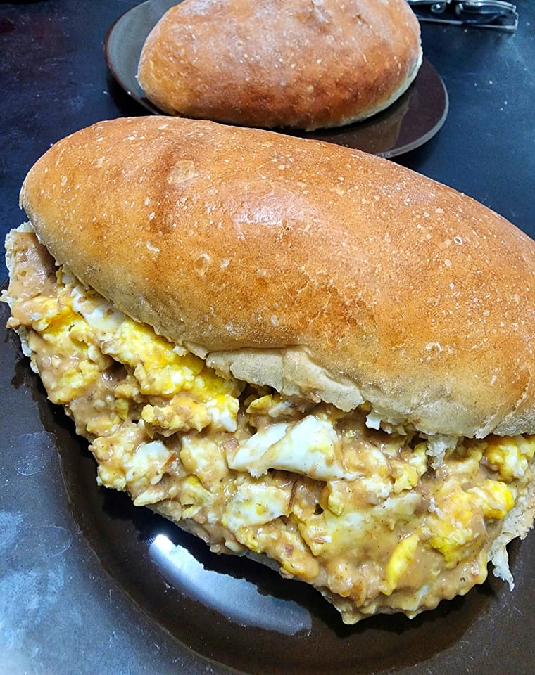 mexican street Torta de huevito con frijoles