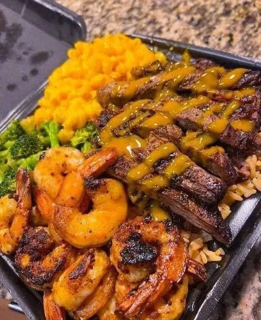 Grilled-Shrimp-and-Steak-with-Creamy-Mac-Cheese-and-Broccoli-Pucad-Recipes