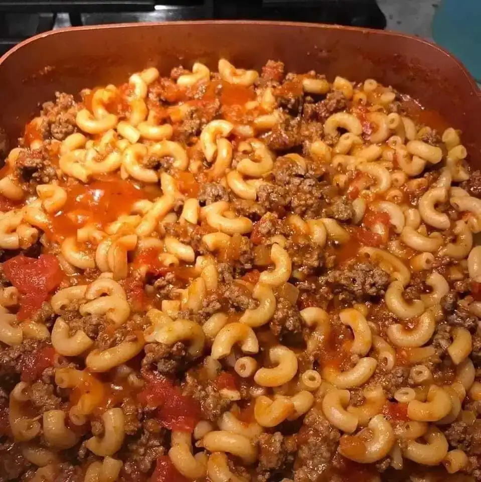 old-fashioned-classic-goulash-comforting-hearty-dish